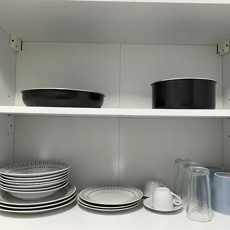 Apartman Number 6 *